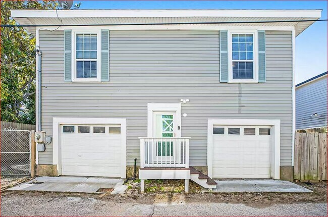 Building Photo - 922 Avenue L