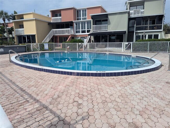 Foto del edificio - 2424 W Tampa Bay Blvd