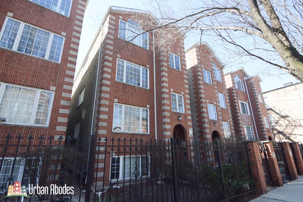 Primary Photo - 1543 W Walton St