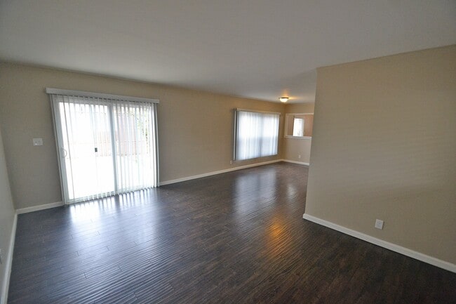 Building Photo - 13713 Busby Dr