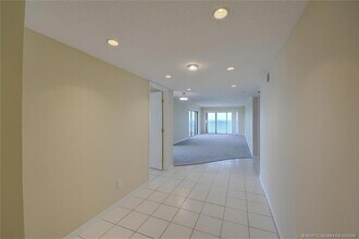 Building Photo - 10044 S Ocean Dr