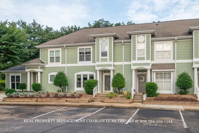 Foto del edificio - 3BR Townhome - Lake Living in Vineyard Point with Boat Slip Access Near Lake Norman