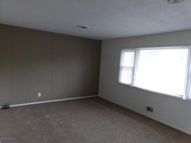 Building Photo - 1380 Lakewood Rd