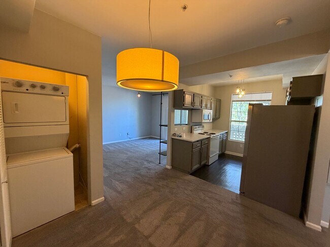 Foto del edificio - Beautiful 1 Bedroom Condo