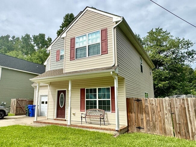 Building Photo - Welcome Home to Comfort and Convenience!