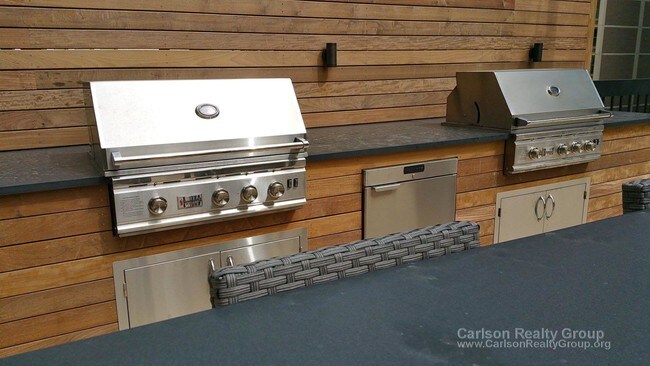 Building Photo - Gold Coast Convertible w/ Renovated Roof Top!