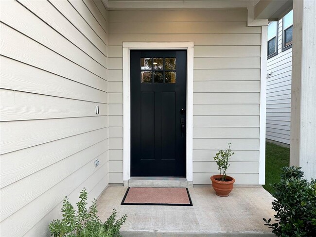 Building Photo - 12105 Cimaizon Dr