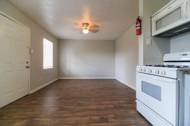 Foto del edificio - 311 Campbell Ave