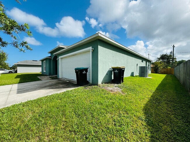 Foto del edificio - Ready to move-in November 22nd! STUNNING 4...