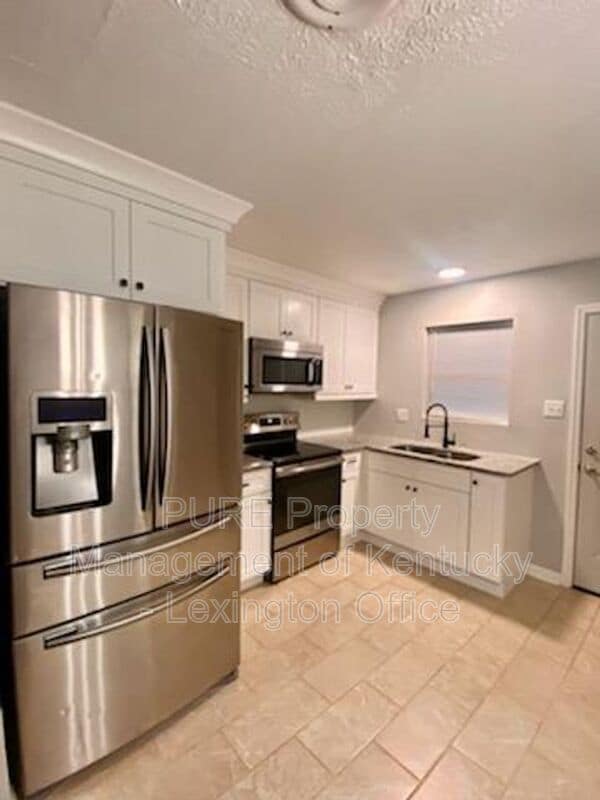 Building Photo - 4053 Victoria Way