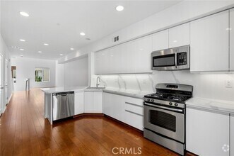 Building Photo - 561 Rockefeller