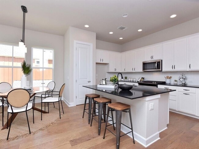 Building Photo - 2908 Zach Scott St