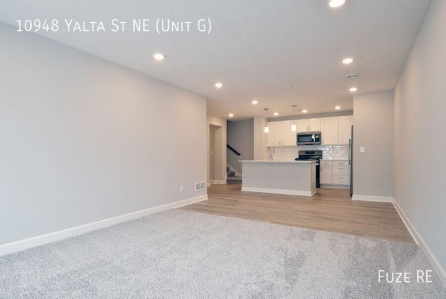 Building Photo - 10948 Yalta St NE