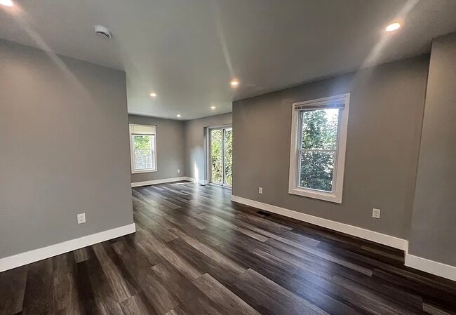 Building Photo - 3 bed 1 bath