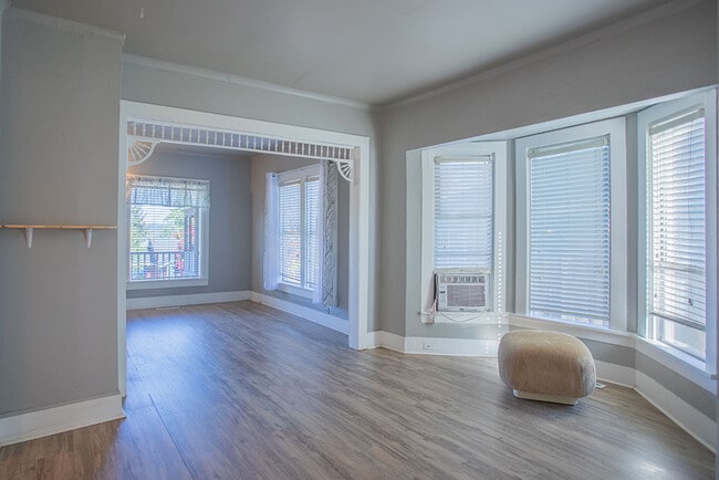 Building Photo - 517 S Hartford Ave