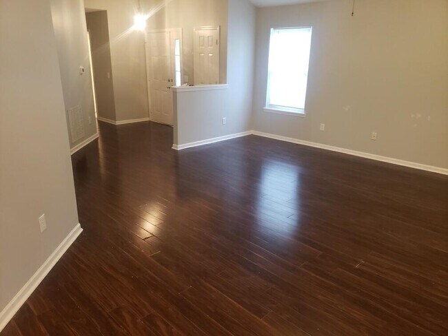 Living room/foyer - 5511 Drum Rd