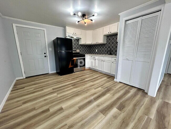 Foto del edificio - 2925 Silverbrook Ave