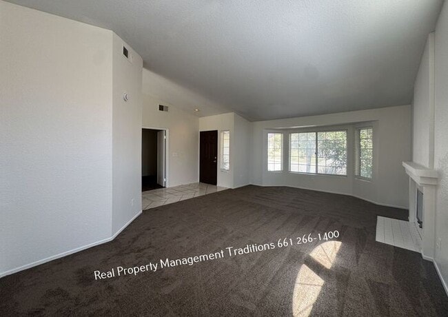 Building Photo - GREAT Westside Home