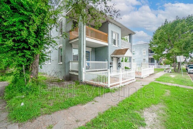 Building Photo - 731 W 38th St