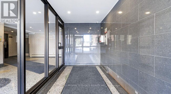 Photo du bâtiment - 839-839 Roselawn Ave