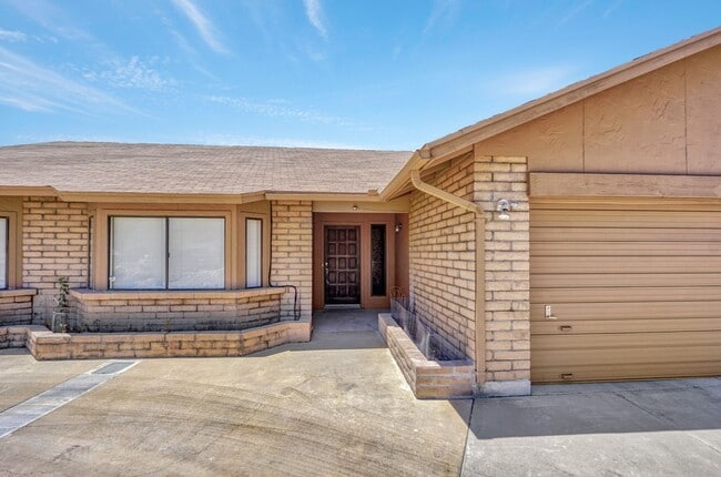 Building Photo - Pending/ Rented - Serene 3-bed 2-bath