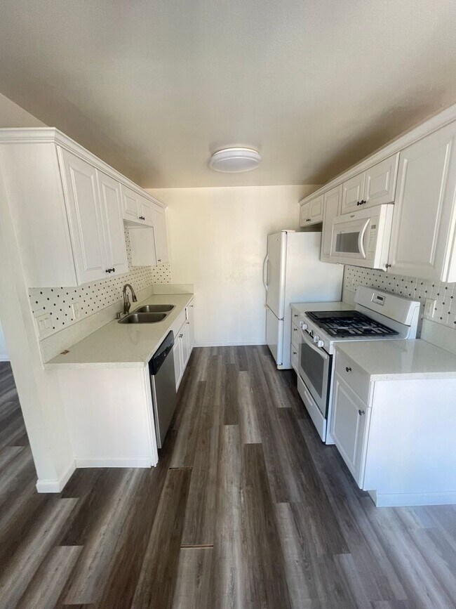 Foto del edificio - Bright 3BD Condo in Gated Community