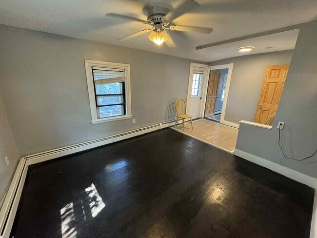 Foto del edificio - 4 Barrett Ave