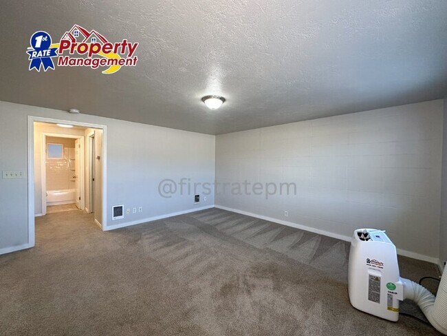 Foto del edificio - 1207 W. Beacon Street