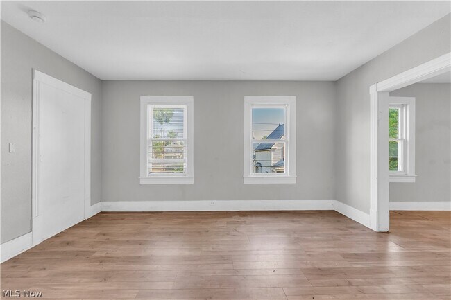 Foto del edificio - 3721 W 33rd St