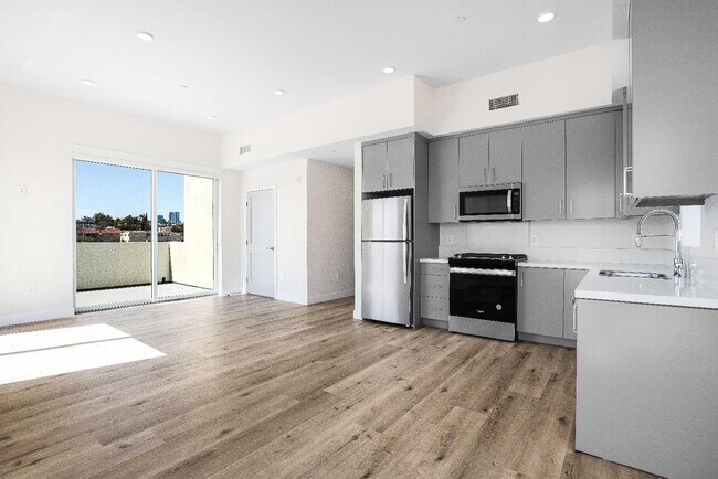 Building Photo - 3308 Mentone Ave