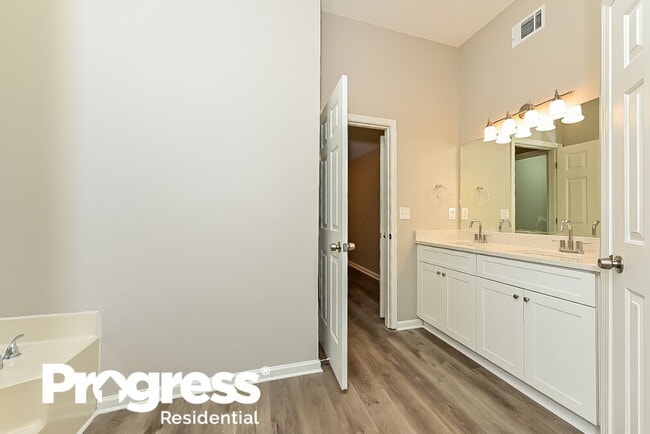 Foto del edificio - 915 Castlerock Way