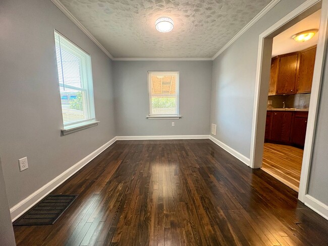 Building Photo - 2 Bedroom Available in Lancaster!