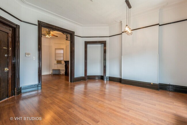 Foto del edificio - 3136 S Prairie Ave