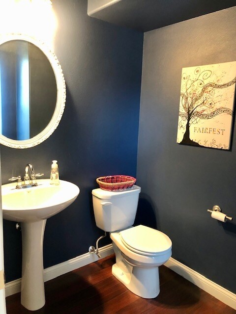 Water Closet - 4941 Cardigan Ln