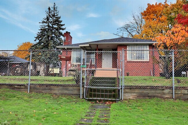 Foto del edificio - 5 br, 2 bath House - 7418 48th Avenue South