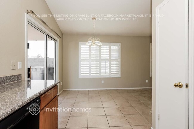 Foto del edificio - 10460 W Reade Ave