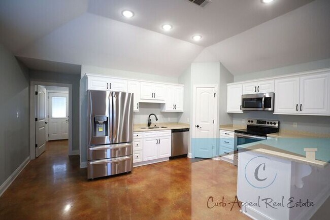 Building Photo - 3 bed / 2 bath home in Jonesboro