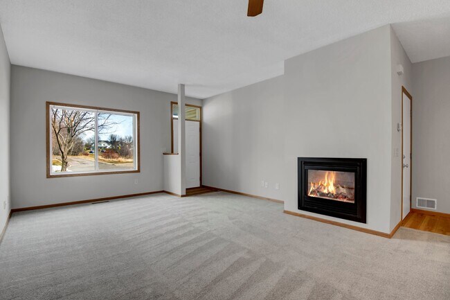 Foto del edificio - 650 Kingfisher Ln