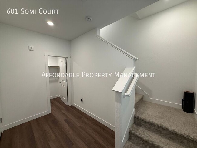 Foto del edificio - 601 Somi Ct