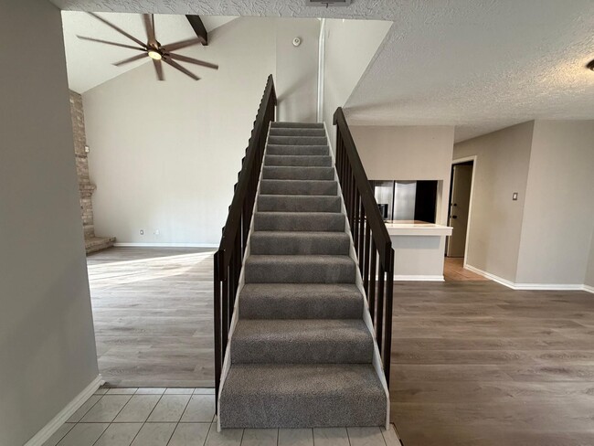 Building Photo - 16619 Capewood Dr