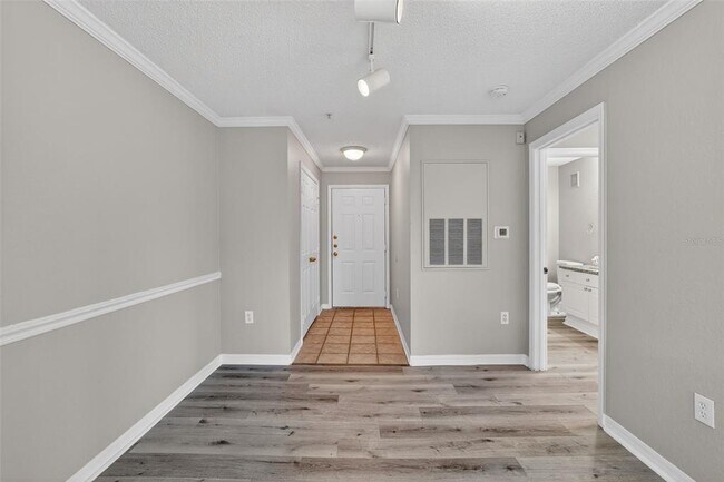 Foto del edificio - 18001 Richmond Pl Dr