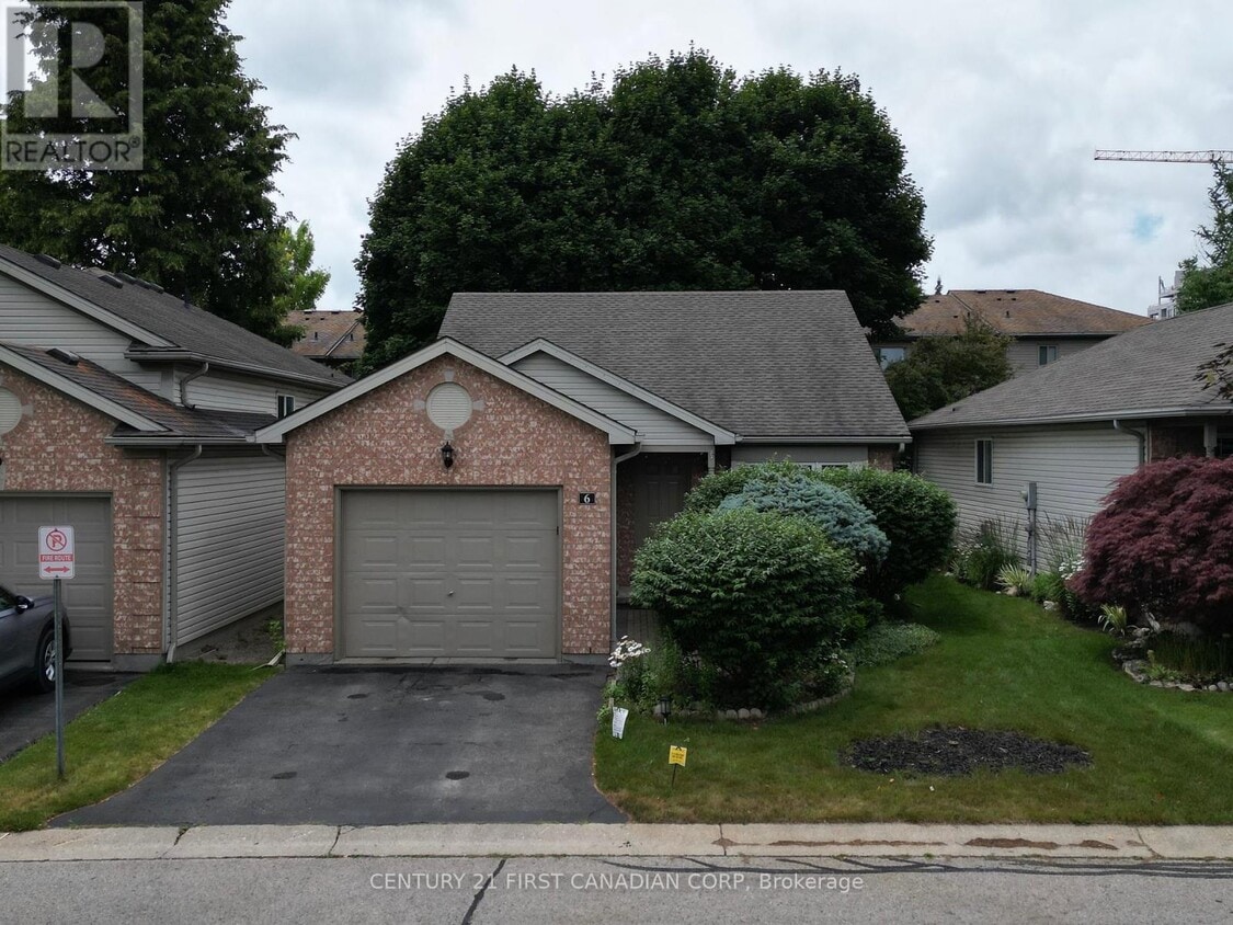 Photo principale - 145-145 N Centre Rd