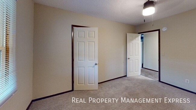 Foto del edificio - 3 Bedroom 1 Bathroom Unit