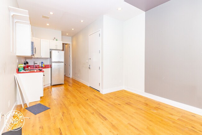 Foto del edificio - 184 Suydam St