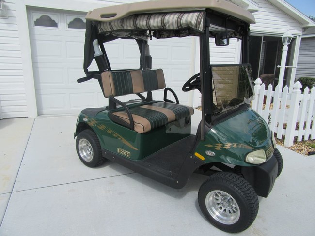 Building Photo - Updated Patio Villa with a Golf Cart