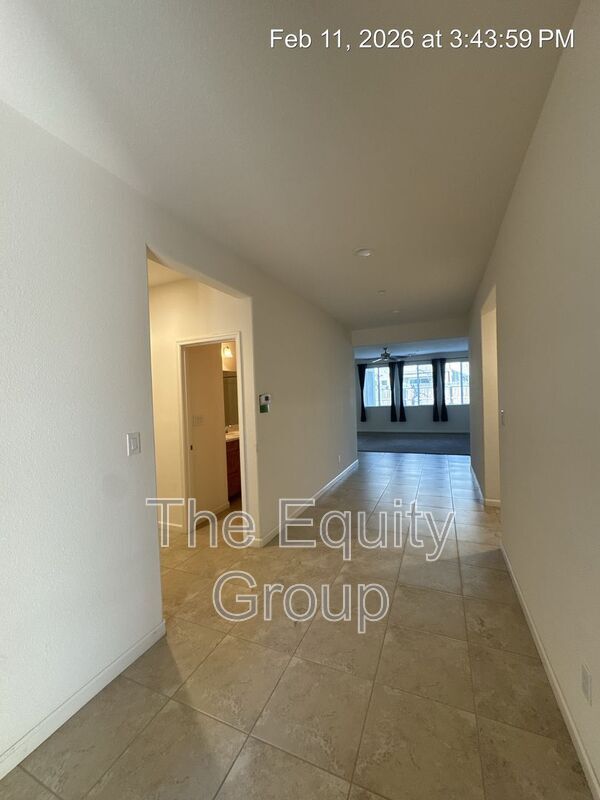 Building Photo - 4418 W Robin Ave