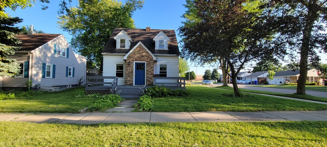 Primary Photo - 1729 W Rogers Ave