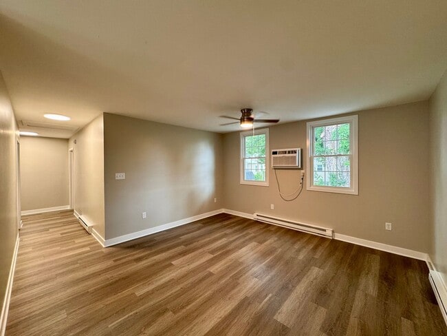 Building Photo - 337 Maple Ln