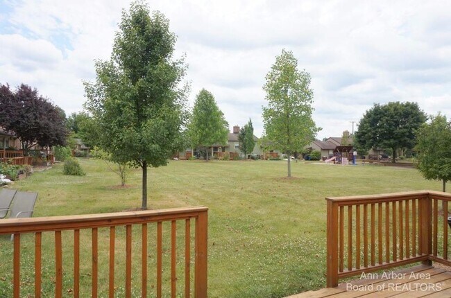 Foto del edificio - 3436 Edgewood Dr