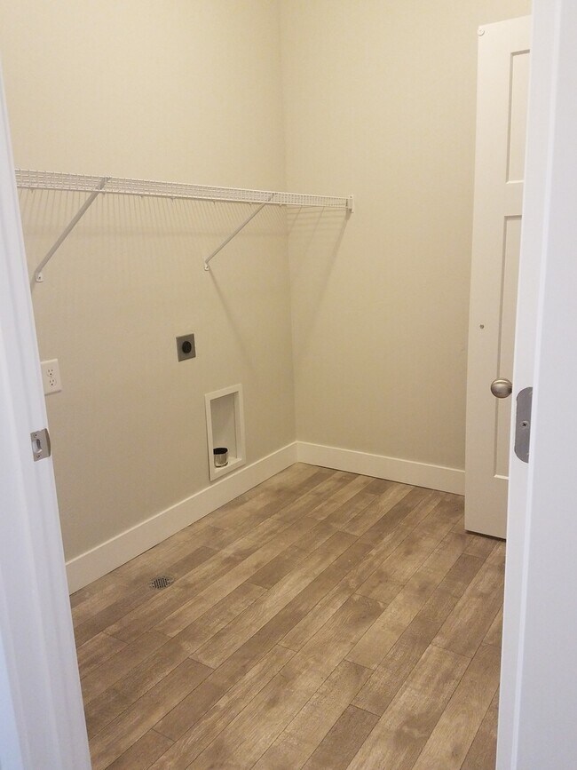 Building Photo - Beautiful Spacious Condo